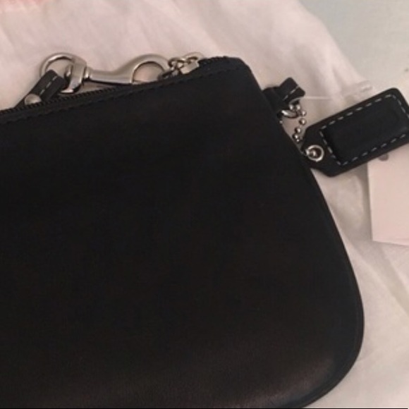 LOVELY BLACK LEATHER POCKET FRONT COACH WRISTLET - Picture 6 of 8